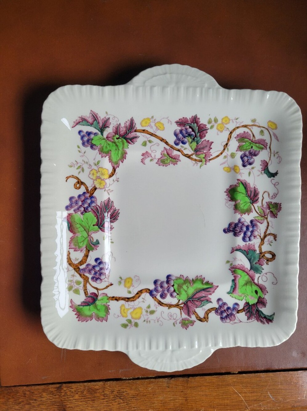 WEDGWOOD JEFFERSON VINE TK 463 CAKE PLATE MADE IN ENGLAND